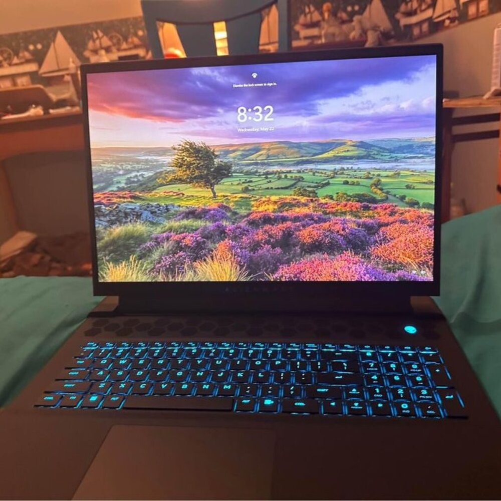 ALIENWARE m18 R2